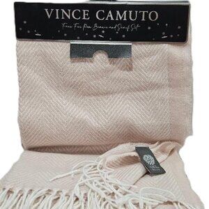New VINCE CAMUTO PINK WHITE HERRINGBONE FRINGE SCARF